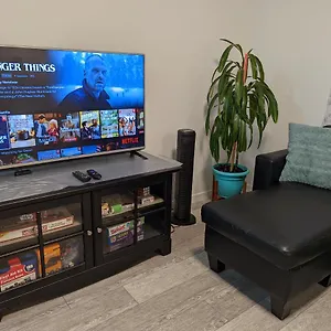 Livingston Howse Haven - A Simple & Cozy Private Two-bedroom Basement With Free Parking Apartment Calgary