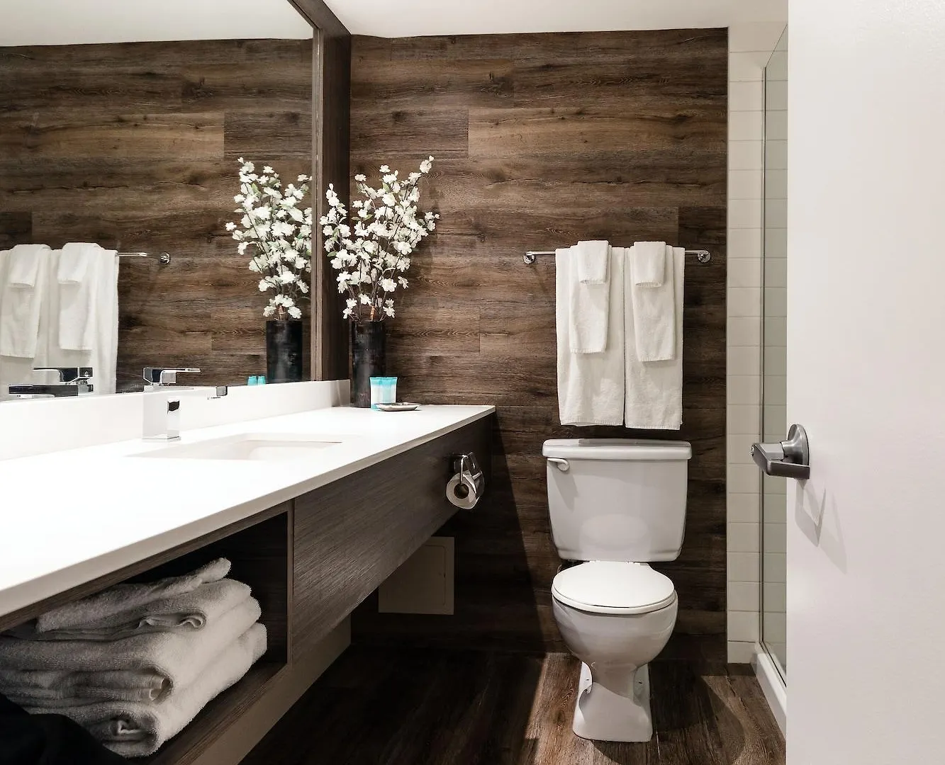 ** Hotel Welcominns Ottawa Canada